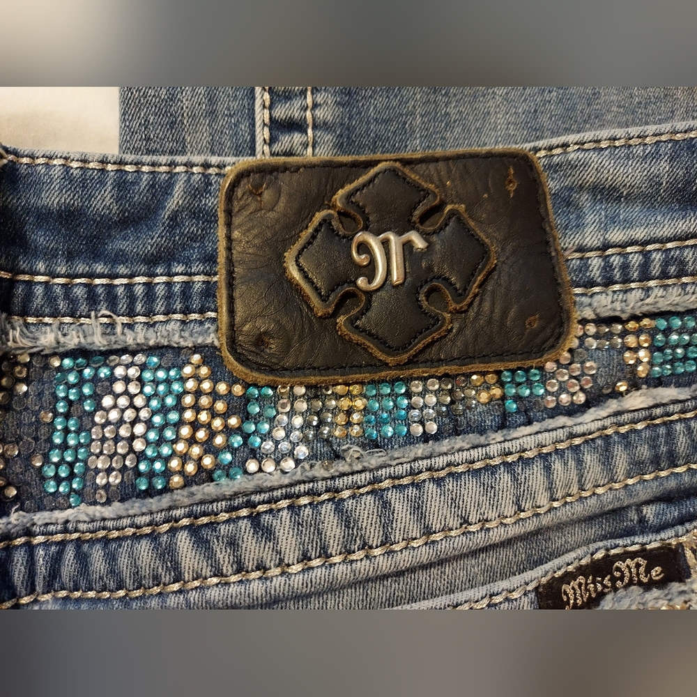 Miss Me Low Rise Edgy Boot Cut Jeans with Embellished Pockets - Picture 7 of 7